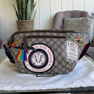 SOLD!!Gucci Courrier GG Supreme Belt Bag